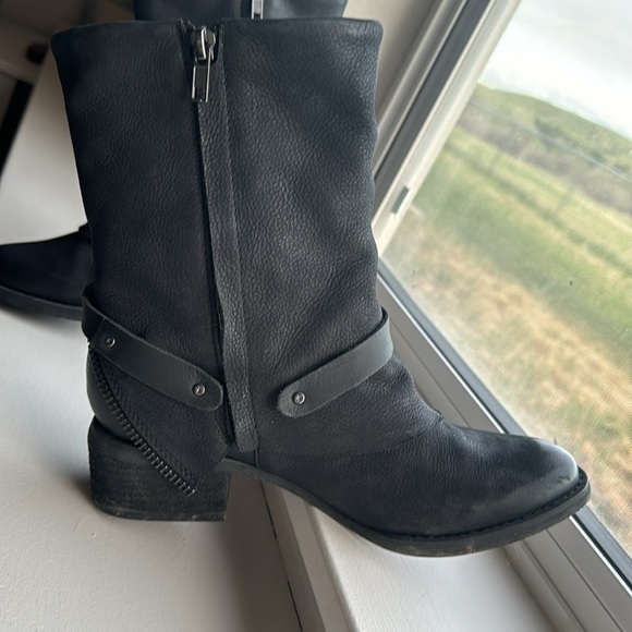 Naughty monkey black boots 7.5 - Picture 2 of 4